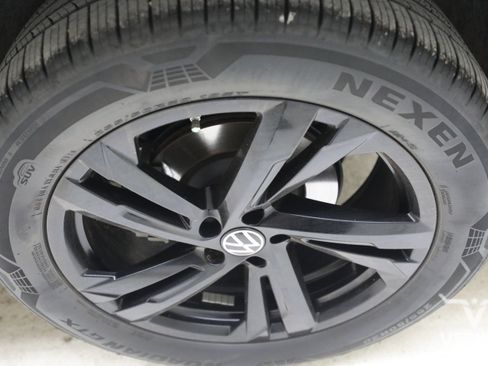 Used 2026 Volkswagen Atlas Cross Sport SEL R-Line AWD/4WD image 31