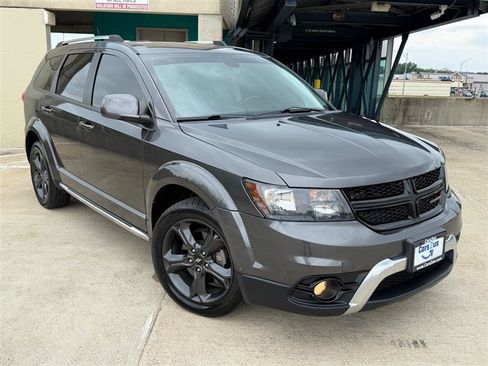 Used 2019 Dodge Journey Crossroad w/ Nav & Sun Group FWD image 7