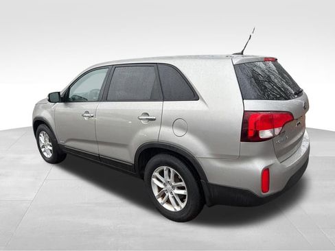 Used 2015 Kia Sorento LX image 3