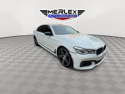 Used 2018 BMW 750i w/ Executive Package RWD image 2