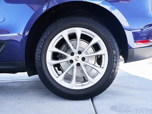 Used 2024 Porsche Macan image 8