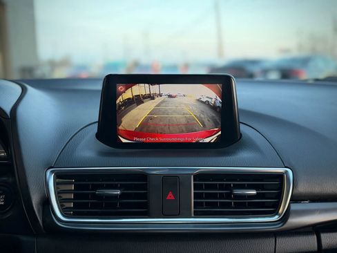 Used 2018 MAZDA MAZDA3 Grand Touring w/ Premium Equipment Package image 17