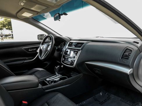 Used 2018 Nissan Altima 2.5 SV image 15