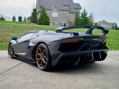 Used 2021 Lamborghini Aventador SVJ AWD/4WD image 9