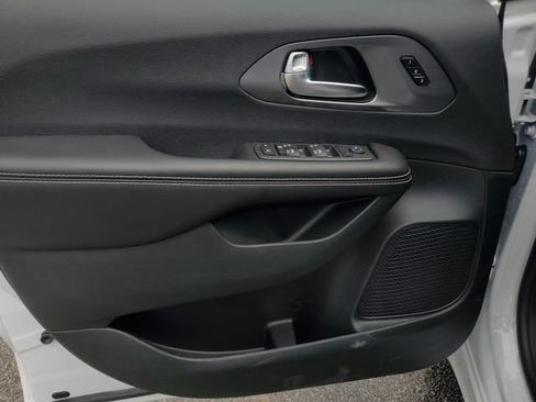 New 2026 Chrysler Pacifica Select FWD image 19