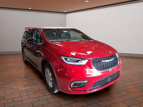New 2026 Chrysler Pacifica Select FWD image 2