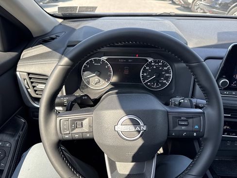 Certified 2025 Nissan Rogue SV w/ SV Premium Package AWD/4WD image 16