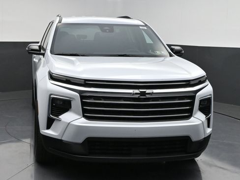 New 2026 Chevrolet Traverse LT w/ Driver Confidence Package FWD image 2