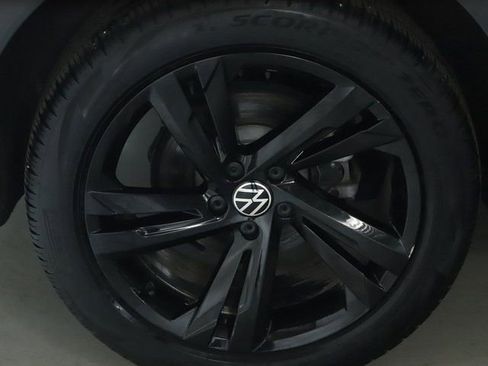 Used 2024 Volkswagen Tiguan SE R-Line image 12