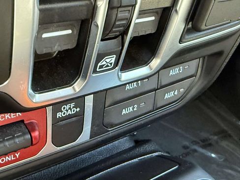 Used 2024 Jeep Wrangler Unlimited Sport AWD/4WD image 31