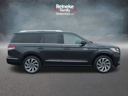 Used 2023 Lincoln Navigator Reserve image 4