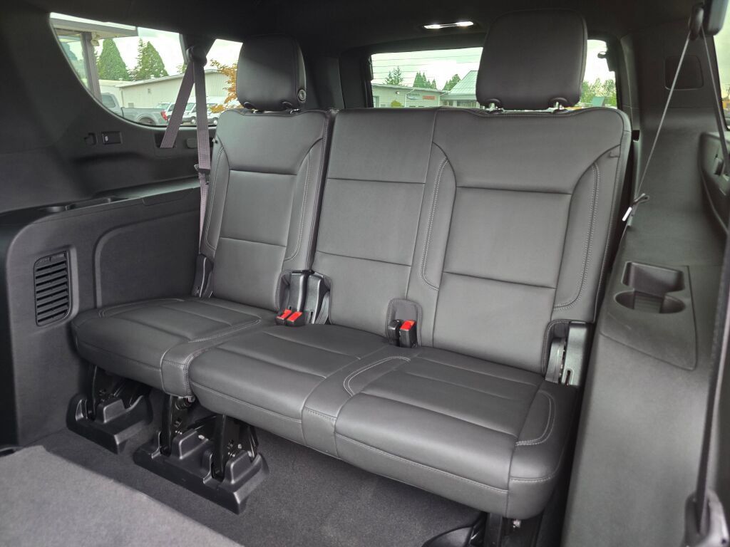 Used 2022 Chevrolet Suburban LT w/ Luxury Package AWD/4WD image 20
