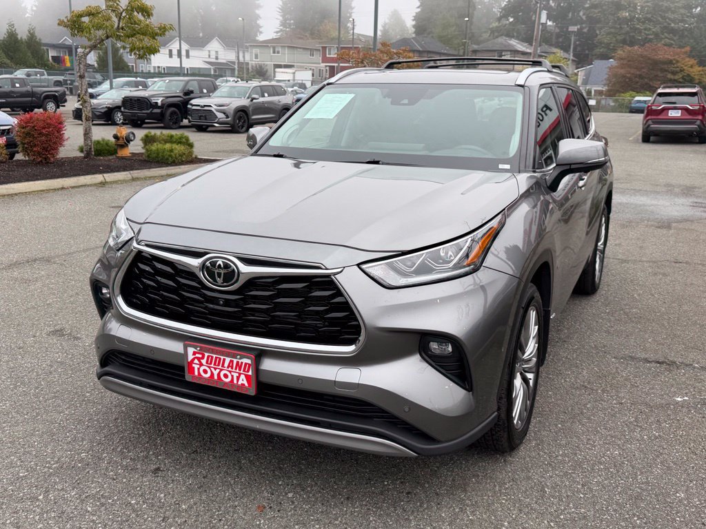 Certified 2026 Toyota Highlander Platinum AWD/4WD image 4