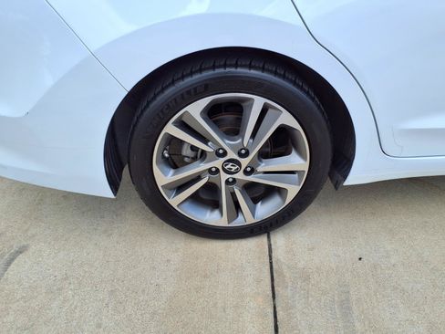 Used 2018 Hyundai Elantra Limited FWD image 26