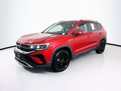 Used 2022 Volkswagen Taos SE image 3