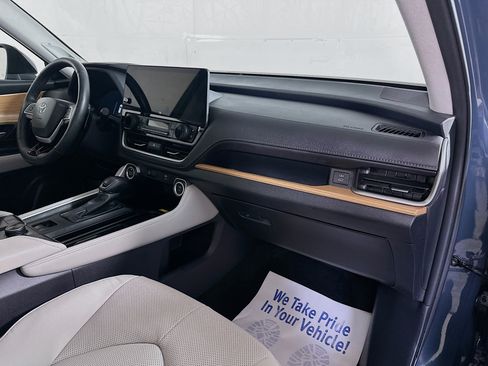 Used 2024 Toyota Grand Highlander AWD image 30