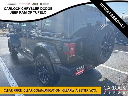 Used 2025 Jeep Wrangler Sahara image 9