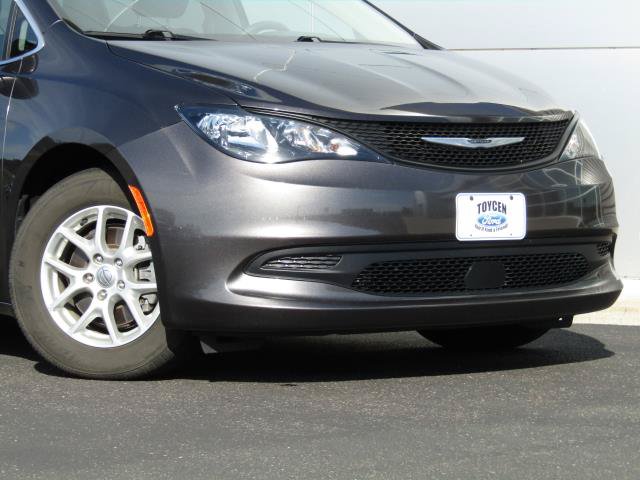Used 2023 Chrysler Voyager LX FWD image 5