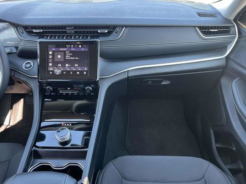 Used 2024 Jeep Grand Cherokee L Laredo image 19