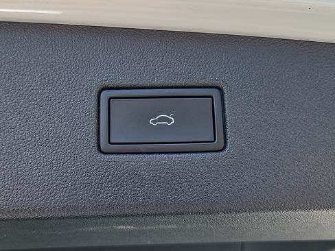 Certified 2024 Volkswagen Tiguan SE R-Line AWD/4WD image 16
