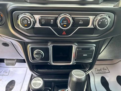 Used 2021 Jeep Gladiator Sport AWD/4WD image 16