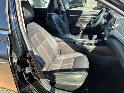 Used 2024 Nissan Altima 2.5 SR FWD image 18