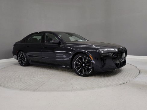 Used 2025 BMW i7 eDrive50 w/ M Sport Package RWD image 26