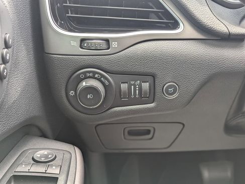 Used 2019 Jeep Cherokee Limited image 37