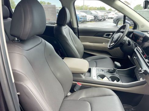 Used 2026 Kia Carnival FWD image 52