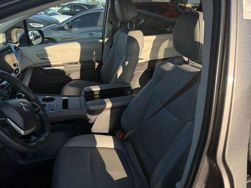 Used 2024 Toyota Sienna XLE image 36