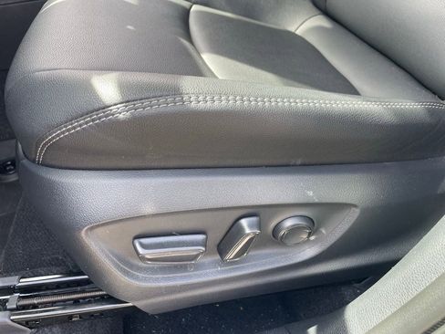 Used 2024 Toyota Corolla Cross XLE w/ Convenience Package image 5