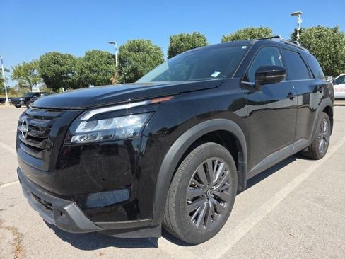 Used 2024 Nissan Pathfinder SL w/ SL Premium Package FWD image 3