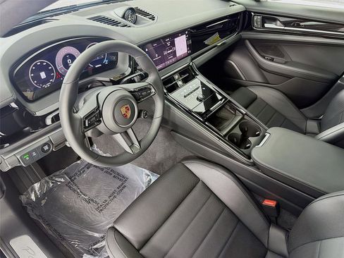 New 2025 Porsche Panamera 4 image 4