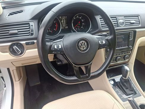 Used 2017 Volkswagen Passat 1.8T SE w/ SE Lighting Package image 13