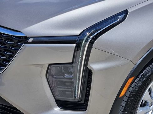 Used 2024 Cadillac XT4 Luxury w/ Cold Weather Package FWD image 27