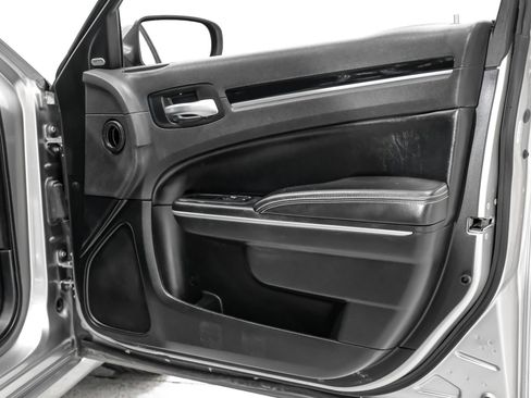 Used 2018 Chrysler 300 S AWD/4WD image 42
