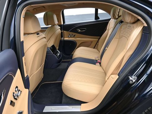 Used 2025 Bentley Flying Spur Plug-In Hybrid AWD/4WD image 29