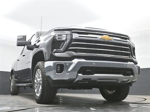 Used 2025 Chevrolet Silverado 2500 LTZ w/ LTZ Convenience Package image 42