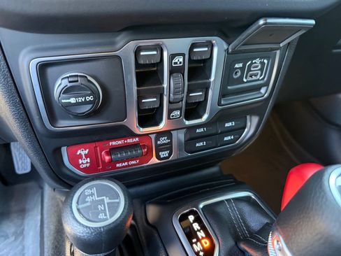 Used 2025 Jeep Wrangler Unlimited Rubicon w/ Steel Bumper Group AWD/4WD image 22