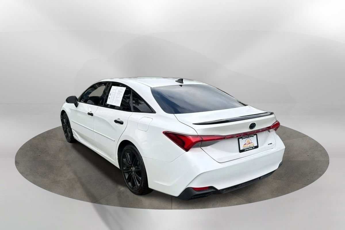 Used 2022 Toyota Avalon XSE FWD image 3