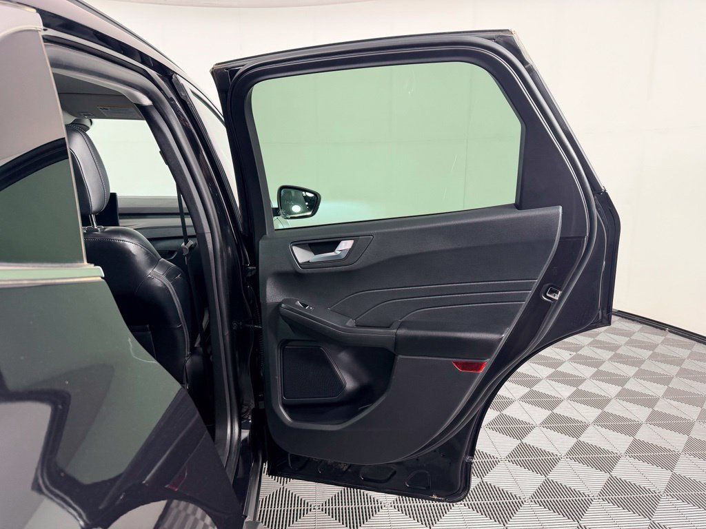 Used 2025 Ford Escape SE FWD image 39