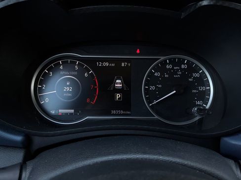 Used 2025 Nissan Versa SV FWD image 33