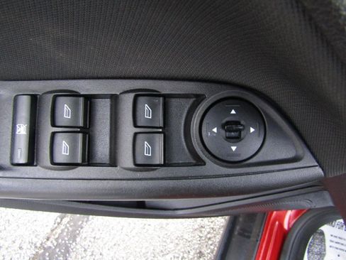 Used 2018 Ford Focus SE FWD image 11