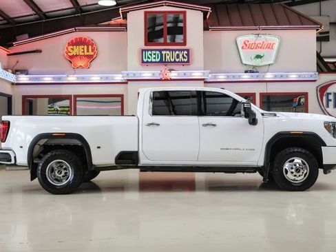 Used 2022 GMC Sierra 3500 Denali w/ Denali Ultimate Package AWD/4WD image 10