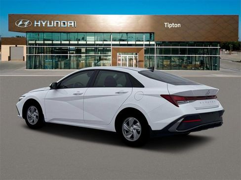 New 2026 Hyundai Elantra SE image 4