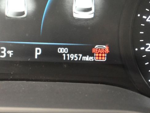 Used 2025 Toyota Sienna XLE image 19