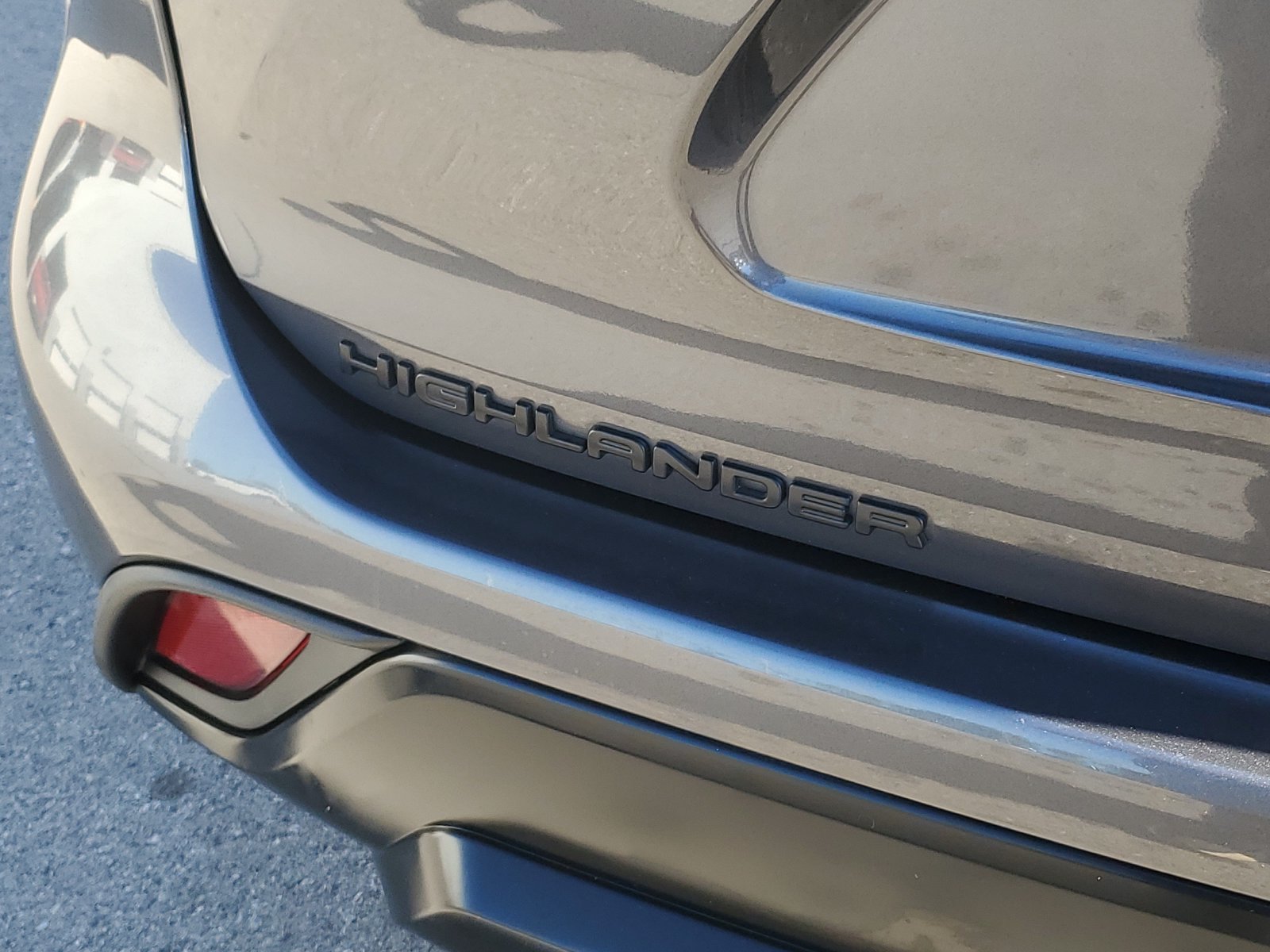 Used 2024 Toyota Highlander XLE AWD/4WD image 7
