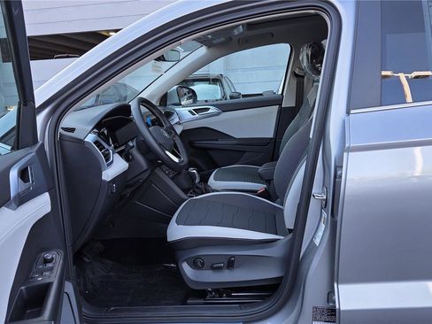 New 2026 Volkswagen Taos SE image 13
