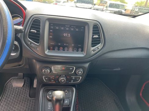 Used 2018 Jeep Compass Trailhawk w/ Leather Interior Group AWD/4WD image 9