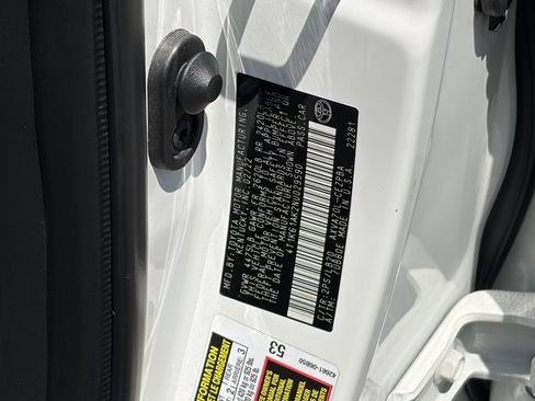 Used 2022 Toyota Camry XSE FWD image 13